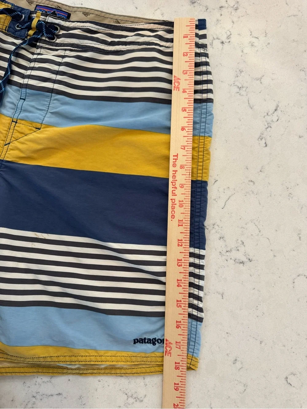 Patagonia® Men’s Wavefarer® Board Shorts- 19'' Style #86621 Size 36 Striped